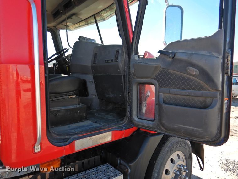 image for item DG1497 2009 Mack CXU613  semi truck