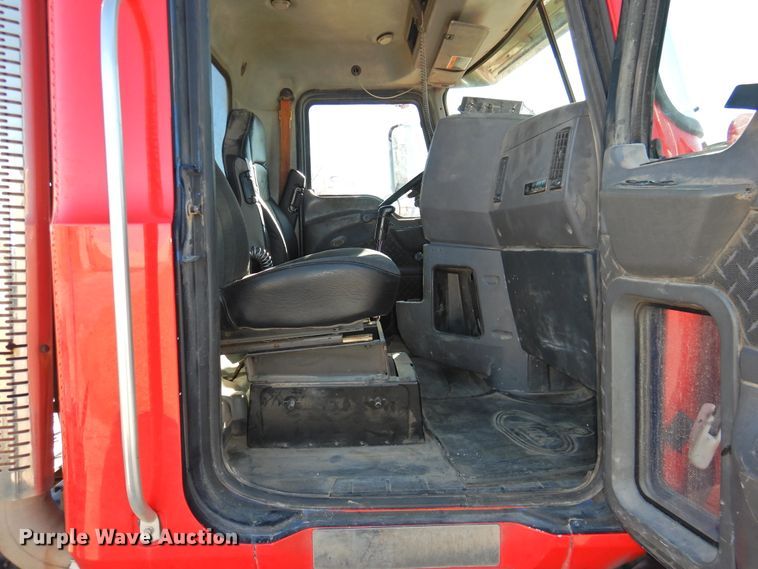 image for item DG1497 2009 Mack CXU613  semi truck