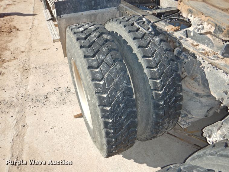 image for item DG1497 2009 Mack CXU613  semi truck