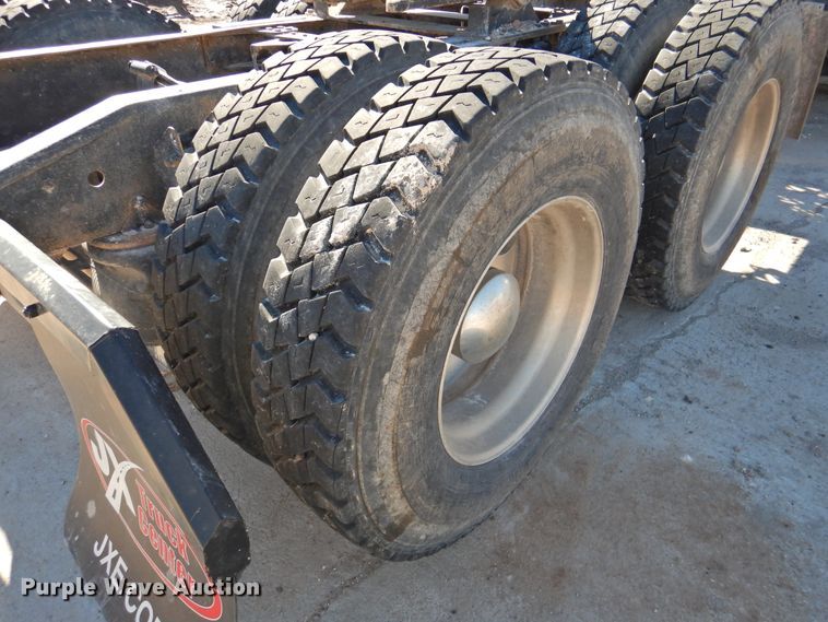 image for item DG1497 2009 Mack CXU613  semi truck