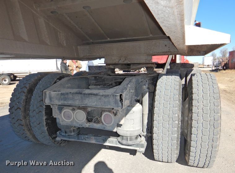 image for item DG1498 2009 Mack CXU613  semi truck