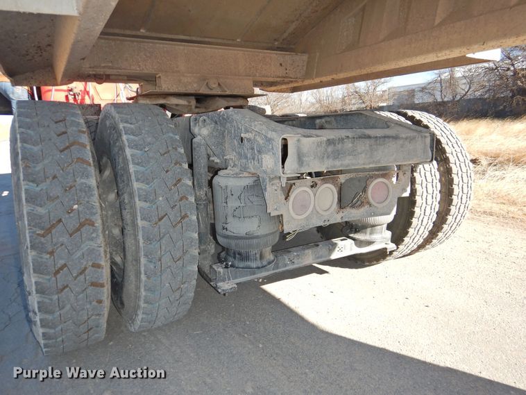 image for item DG1498 2009 Mack CXU613  semi truck