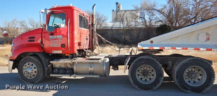 image for item DG1498 2009 Mack CXU613  semi truck