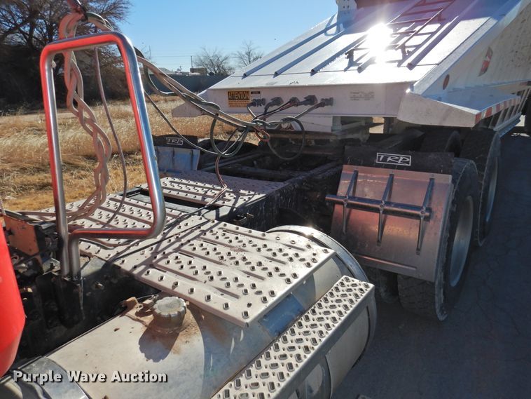 image for item DG1498 2009 Mack CXU613  semi truck