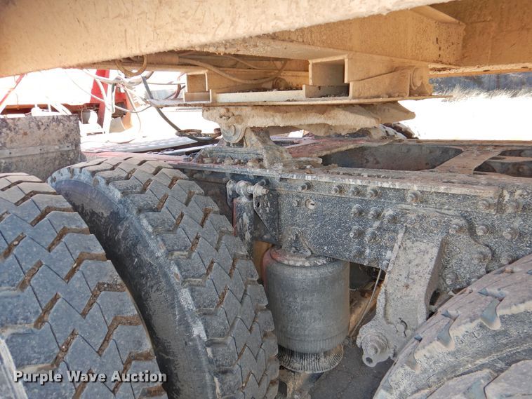 image for item DG1498 2009 Mack CXU613  semi truck