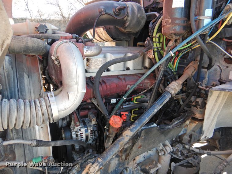 image for item DG1498 2009 Mack CXU613  semi truck