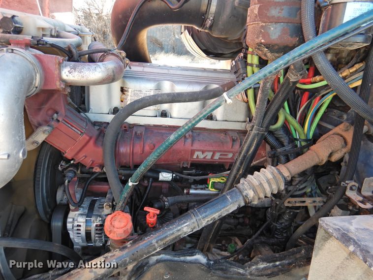 image for item DG1498 2009 Mack CXU613  semi truck