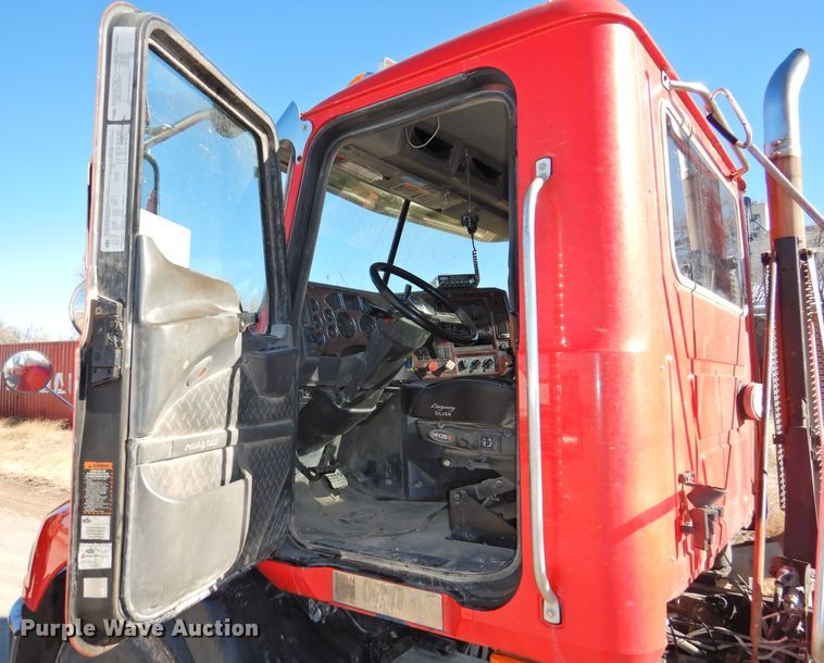 image for item DG1498 2009 Mack CXU613  semi truck