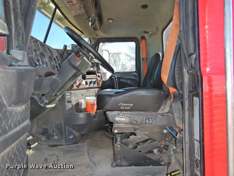 image for item DG1498 2009 Mack CXU613  semi truck