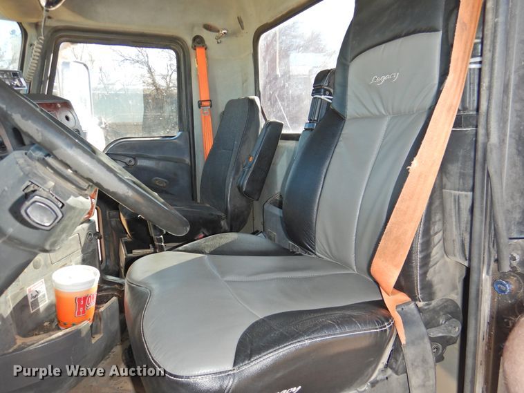 image for item DG1498 2009 Mack CXU613  semi truck