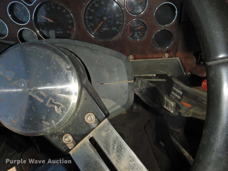 image for item DG1498 2009 Mack CXU613  semi truck