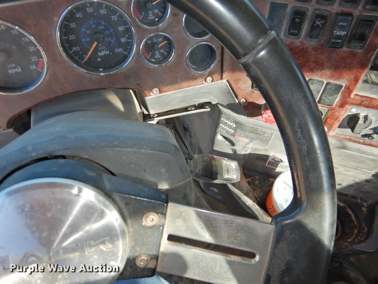 image for item DG1498 2009 Mack CXU613  semi truck