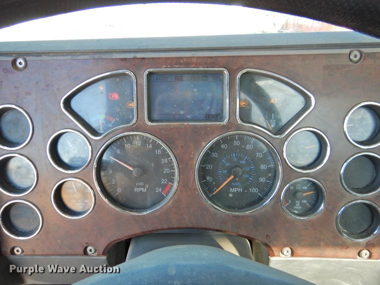 image for item DG1498 2009 Mack CXU613  semi truck