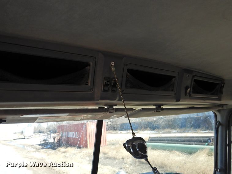 image for item DG1498 2009 Mack CXU613  semi truck