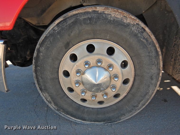 image for item DG1498 2009 Mack CXU613  semi truck