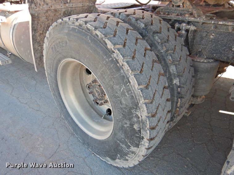 image for item DG1498 2009 Mack CXU613  semi truck