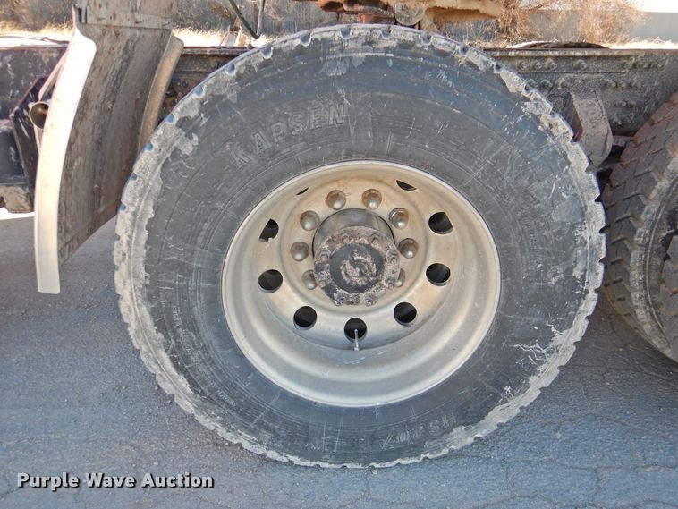 image for item DG1498 2009 Mack CXU613  semi truck