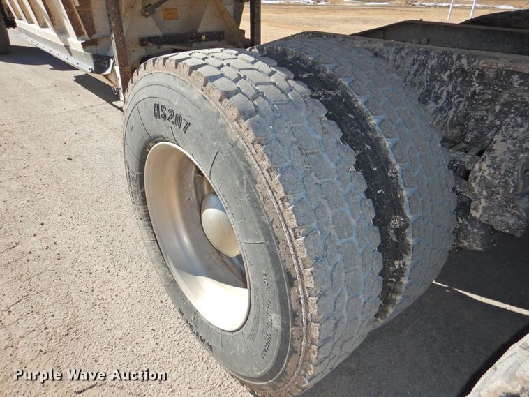 image for item DG1498 2009 Mack CXU613  semi truck