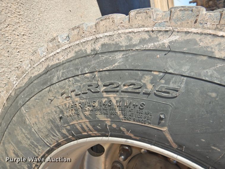 image for item DG1498 2009 Mack CXU613  semi truck