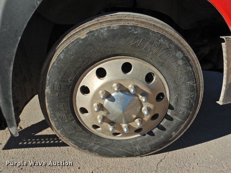 image for item DG1498 2009 Mack CXU613  semi truck