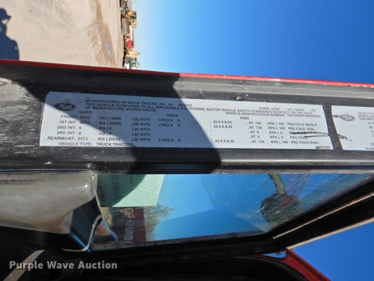 image for item DG1498 2009 Mack CXU613  semi truck