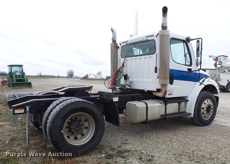 image for item DG2140 2007 Freightliner Business Class M2  semi truck