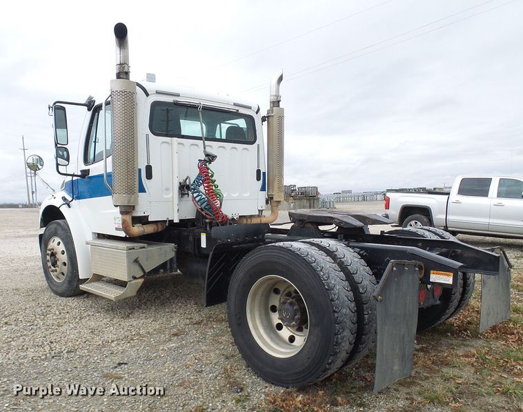 image for item DG2140 2007 Freightliner Business Class M2  semi truck