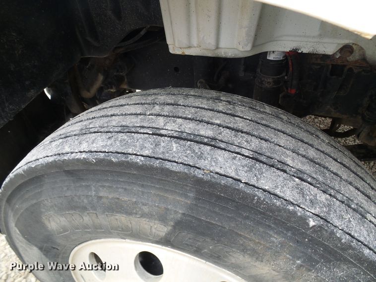 image for item DG2140 2007 Freightliner Business Class M2  semi truck