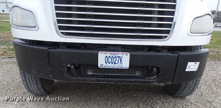 image for item DG2140 2007 Freightliner Business Class M2  semi truck