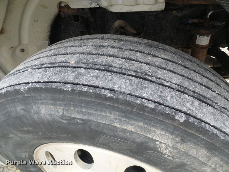 image for item DG2140 2007 Freightliner Business Class M2  semi truck