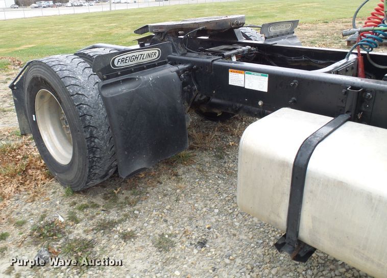 image for item DG2140 2007 Freightliner Business Class M2  semi truck