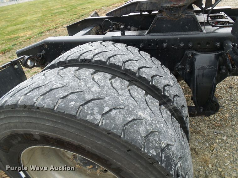 image for item DG2140 2007 Freightliner Business Class M2  semi truck