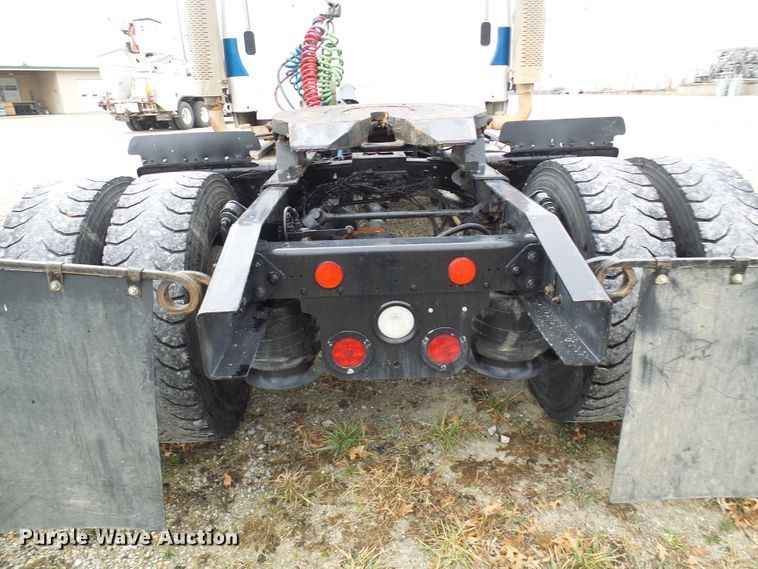 image for item DG2140 2007 Freightliner Business Class M2  semi truck