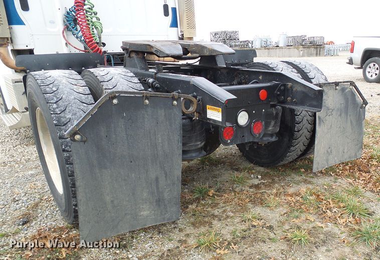 image for item DG2140 2007 Freightliner Business Class M2  semi truck