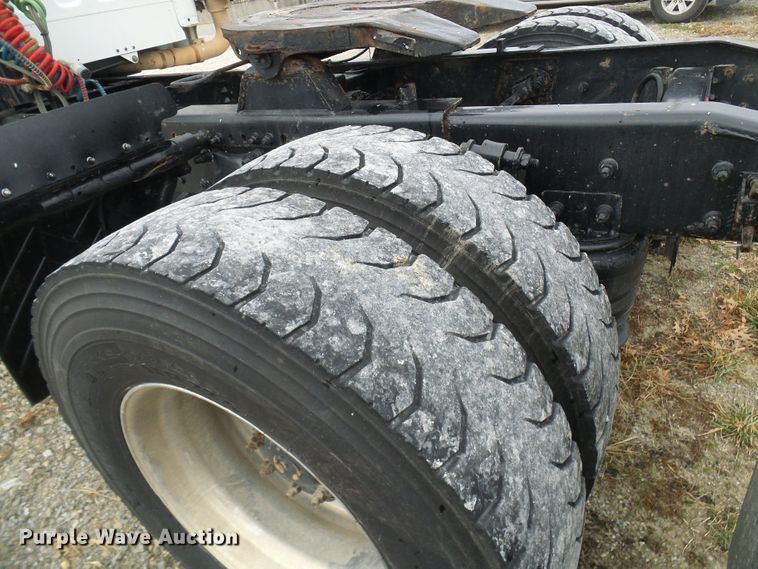 image for item DG2140 2007 Freightliner Business Class M2  semi truck