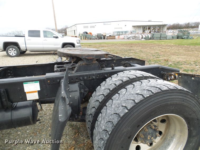 image for item DG2140 2007 Freightliner Business Class M2  semi truck