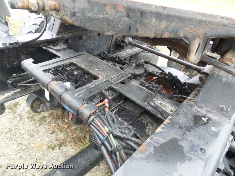 image for item DG2140 2007 Freightliner Business Class M2  semi truck