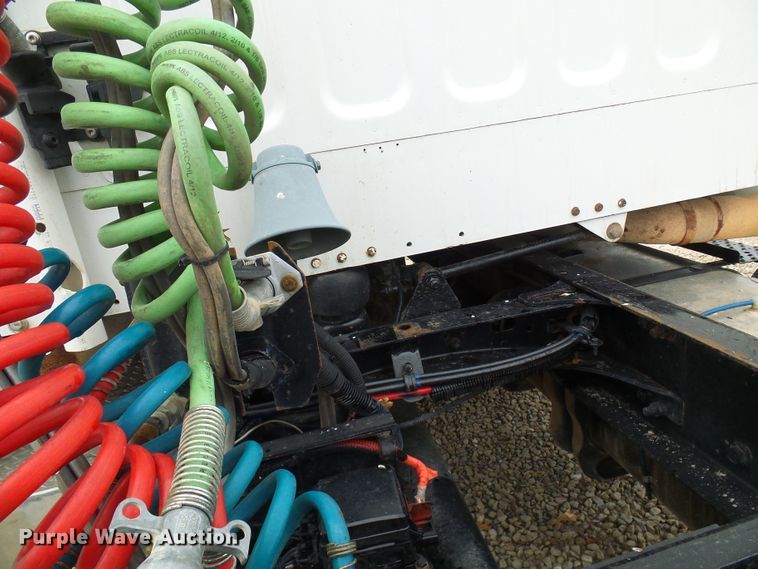 image for item DG2140 2007 Freightliner Business Class M2  semi truck