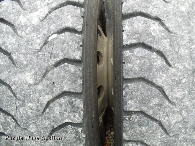 image for item DG2140 2007 Freightliner Business Class M2  semi truck