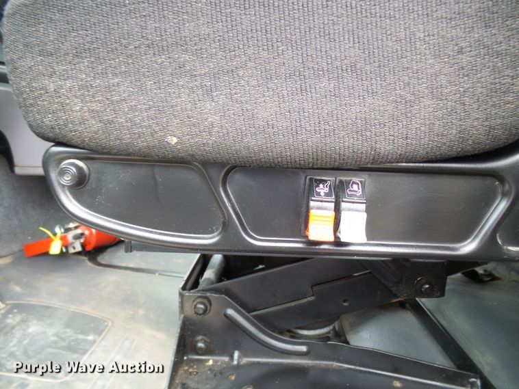 image for item DG2140 2007 Freightliner Business Class M2  semi truck