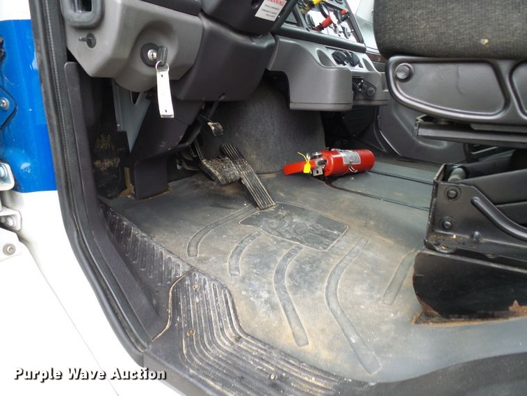 image for item DG2140 2007 Freightliner Business Class M2  semi truck