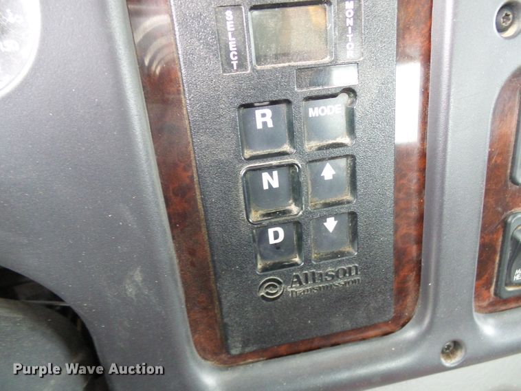 image for item DG2140 2007 Freightliner Business Class M2  semi truck