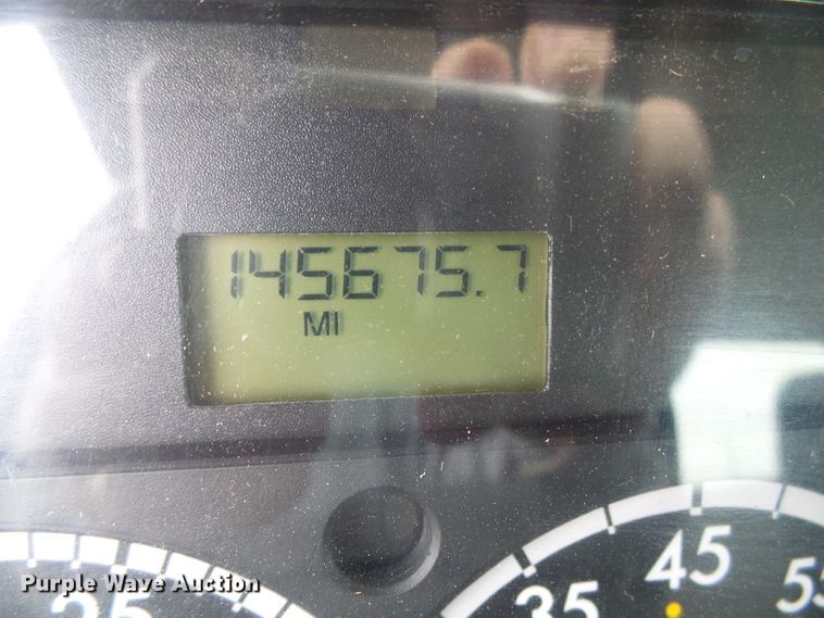 image for item DG2140 2007 Freightliner Business Class M2  semi truck