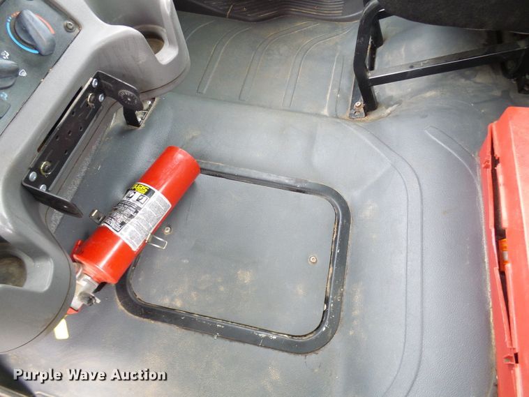 image for item DG2140 2007 Freightliner Business Class M2  semi truck