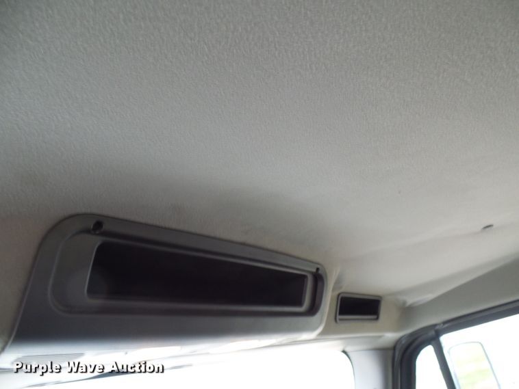 image for item DG2140 2007 Freightliner Business Class M2  semi truck