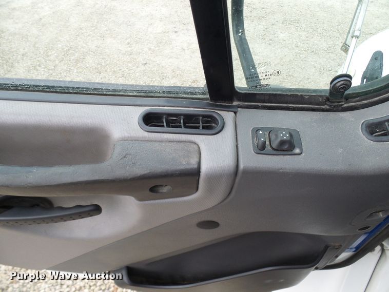 image for item DG2140 2007 Freightliner Business Class M2  semi truck