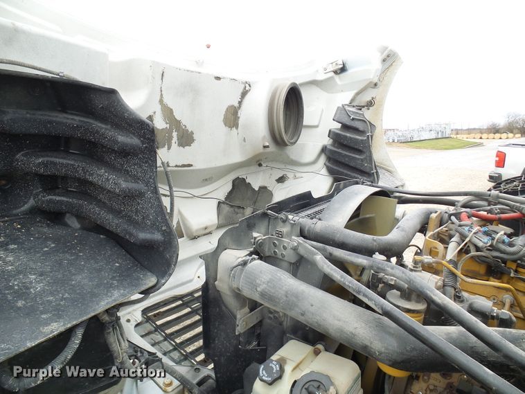 image for item DG2140 2007 Freightliner Business Class M2  semi truck