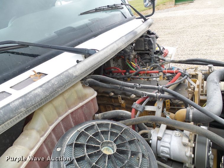 image for item DG2140 2007 Freightliner Business Class M2  semi truck