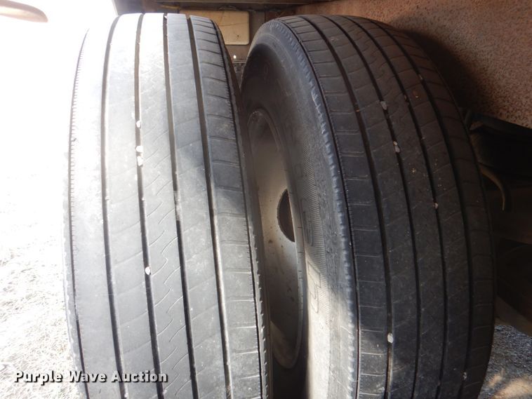 image for item DH5414 1991 Merritt livestock trailer