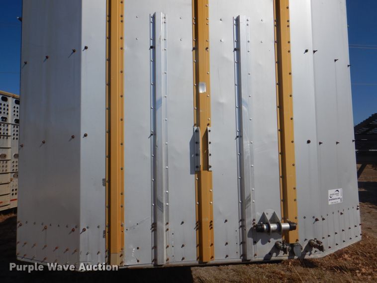 image for item DH5415 2002 Merritt livestock trailer